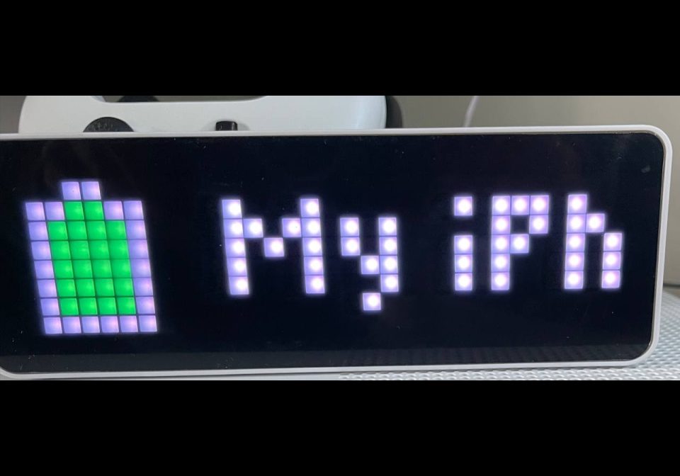 Home Assistant Phone charging automation shown on an AWTRIX display